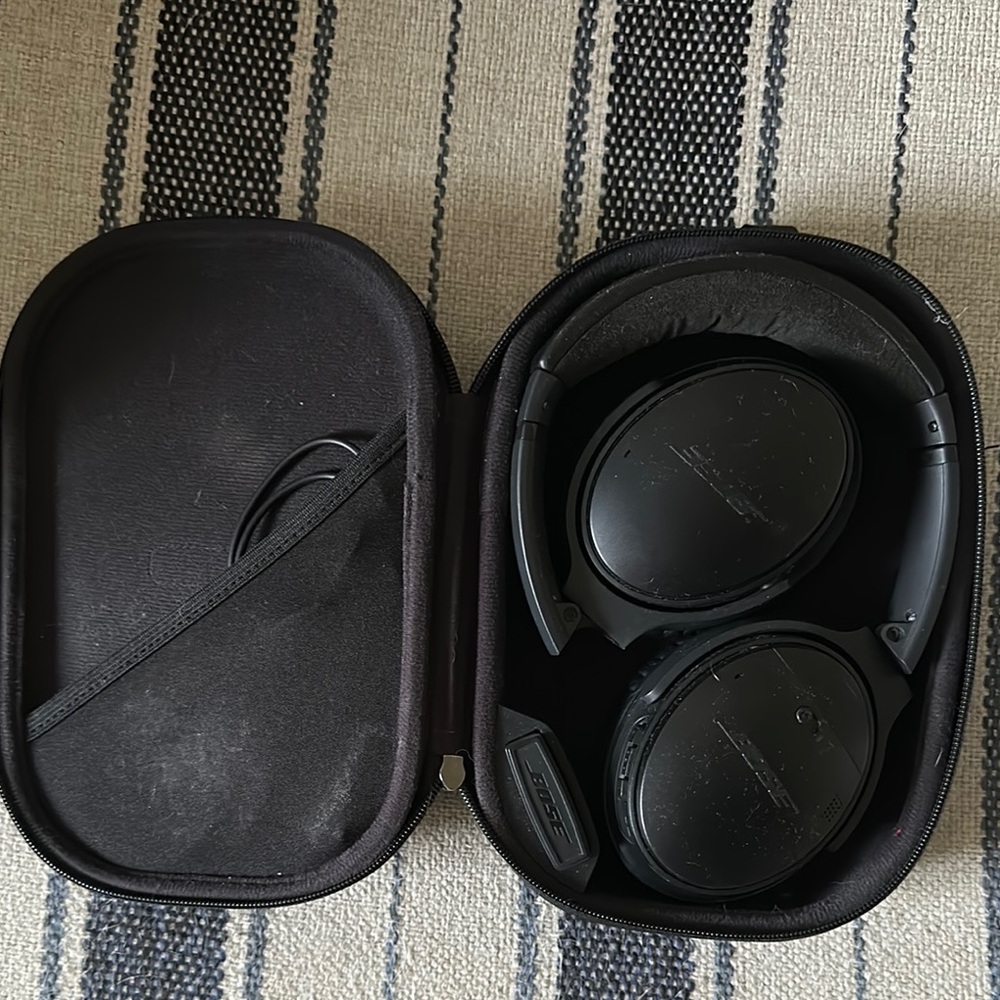 Bose Black Wireless Headphones with Case